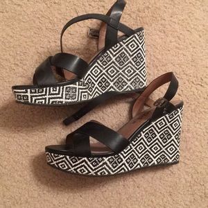 MUDD women's wedge size 8.5 aztec
